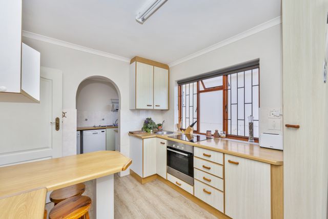 To Let 6 Bedroom Property for Rent in Fish Hoek Western Cape